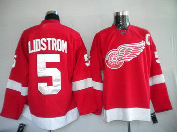 Deroit Red wings 5 Nicklas Lidstrom red C patch